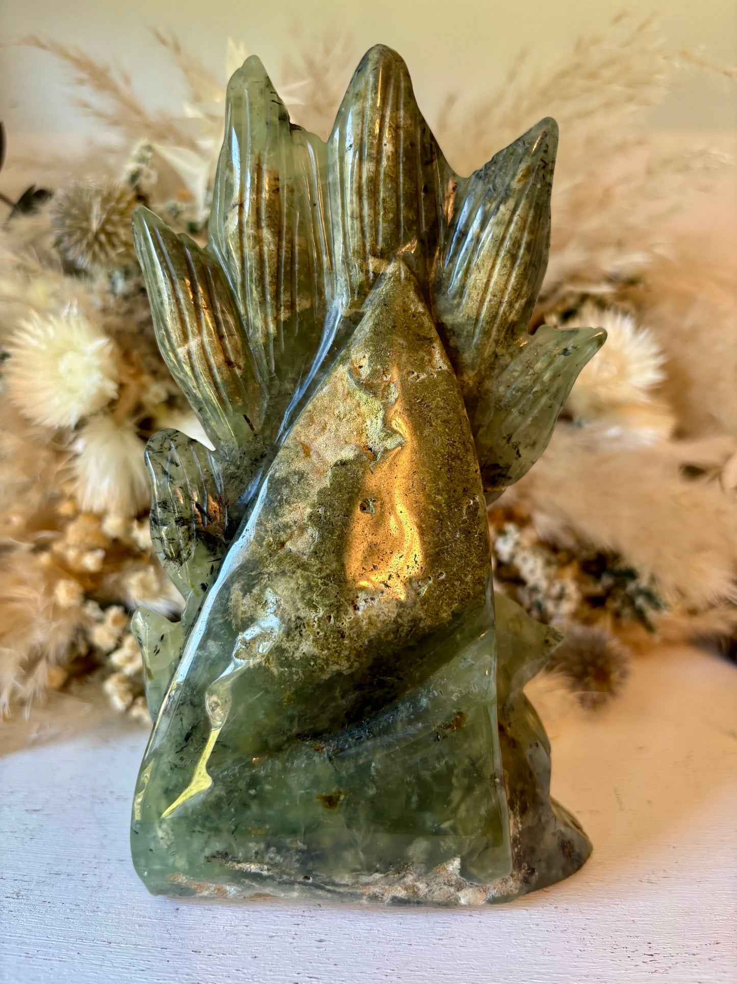 Prehnite nine-tailed fox, kitsune carving